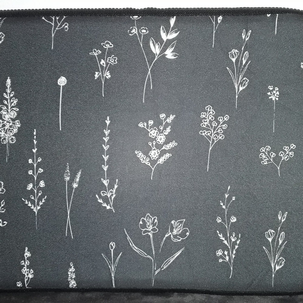 Laptop protective zip up pouch